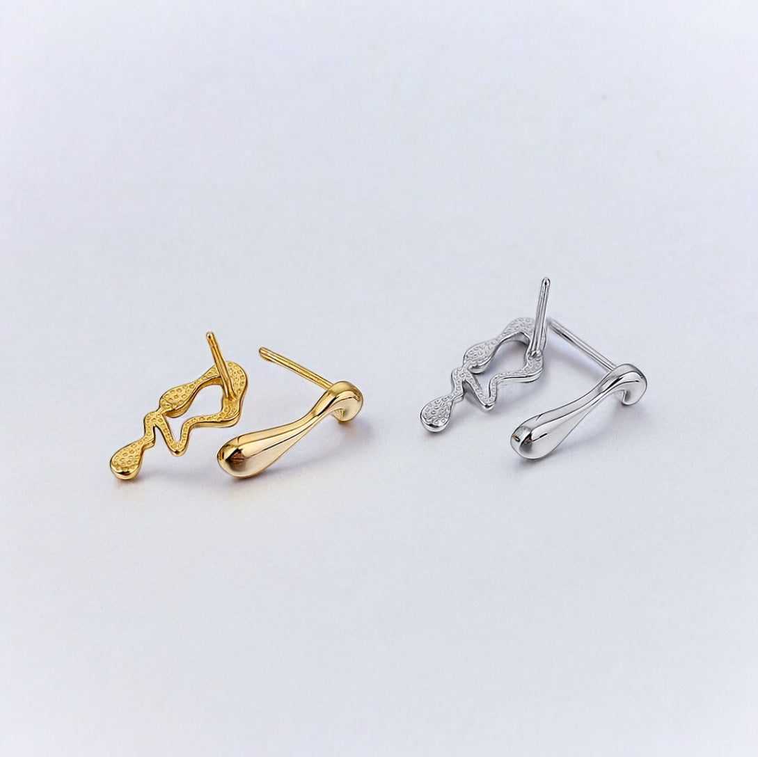ASYMMETRICAL MELT STUD EARRING