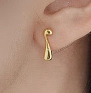 ASYMMETRICAL MELT STUD EARRING