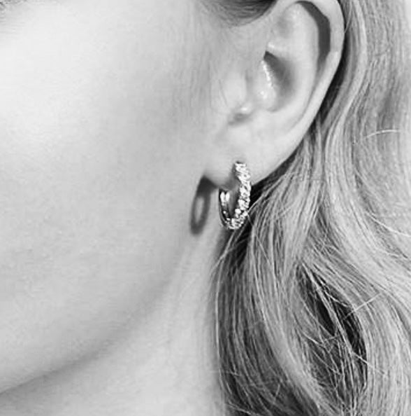 BRILLIANT HUGGIE HOOPS