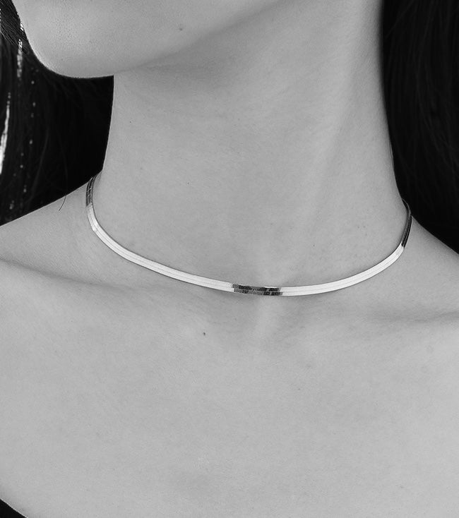 SMOOTH SNAKE NECKLACE