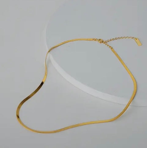 SMOOTH SNAKE NECKLACE